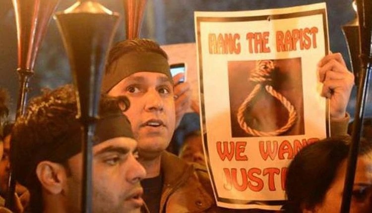 Πήρε αυτό που του άξιζε: Θάνατος σε βιαστή και δολοφόνο βρέφους 3 μηνών – Λαϊκή οργή και ξυλοδαρμοί σε δίκη express